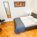 Vintage Bracka Apartment